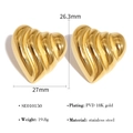 Detail van 18K PVD vergulde roestvrijstalen hartoorbellen met een golvende textuur - Gouden Hart Geplooid Stijl (SE010150) / Goud