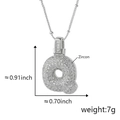 Collana con lettera Q d'argento di lusso con pavé di zirconi bianchi e catena sottile - Q Solo Pendente (Senza Catena) (18) / Argento