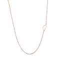 Dettaglio collana placcata oro rosa 18k con ciondolo a lettera G asimmetrica - Lettera C