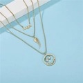 Détail du collier multicouche doré avec pendentif Angel, aile et smiley serti de cristaux - Style Multicouche Ange Plume Sourire (N878-Or)
