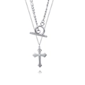 Vue détaillée du collier double argenté avec fermoir OT et pendentif en croix - Style Double Couche Fermoir Toggle Croix (N883-Couleur Acier)