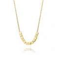Détail d'un collier doré avec dix petits pendentifs cubiques sur une chaîne à maillons croisés - Style de Perles Cubiques (N884-Or)