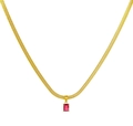 Collana a catena piatta a serpente dorata con un ciondolo a gemma rossa rettangolare - Catena serpente / Oro Zirconia Rossa