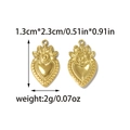 Vista macro de colgantes de corazón dorados con relieves vintage y dimensiones - Estilo Corazón Vintage Dorado (TZ-TP2201-02)