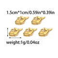 Dettaglio di cinque ciondoli a balena dorati con dimensioni 1,5x1cm e peso di 1g - Stile Balena (TZ-TP0915-02)
