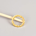 Wellenförmiger Ring aus Titanstahl mit 18K Vergoldung und gezackten Kanten am Holzstab - Wellenkanten-Ring-Zubehör (4) / Gold