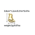 Details eines goldenen Edelstahl-Fußabdruck-Anhängers, Größe 0,8cm x 1,2cm und 2g Gewicht - Kleiner Fußabdruck Anhänger (TZ-TP1212-02)