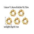 Makroansicht der 18K vergoldeten Sechseck-Anhänger mit Maßen und Gewichtsangaben - 3D-Sechseck (TZ-TP0775-02)
