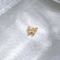 Vista detallada de un colgante de mariposa en acero inoxidable dorado con esmalte blanco - Dije De Mariposa De Esmalte Blanco (TZ-TP0987-02-white)