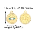 Detailansicht eines 1,8x2,1 cm großen Evil Eye Münzanhängers aus vergoldetem Stahl - Teufelsauge Sonnenscheibe Anhänger (TZ-TP1020-02-blue)