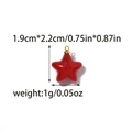 Ciondolo a stella rossa lucida con anello d'oro per gioielli fai da te 1,9x2,2cm - Stile Pentagramma Rosso (TZ-TP2042-02)