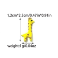 Vista dettagliata di un ciondolo a forma di giraffa gialla da 1,2 cm per 2,3 cm - Stile Giraffa Giallo (TZ-TP2096-02-yellow)