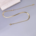 Detail of golden flat snake chain necklace with K18 tag and lobster clasp closure - 31+11cm Snake Chain (L89) / Gold