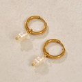 Detail von 18K vergoldeten Edelstahl-Creolen mit barocken Süßwasserperlen - 18K-Gold