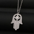 Zilveren Hamsa-hand hanger ketting met zirkonia-bezetting op zwarte getextureerde basis - Zilver Hamsa Hand Stijl (CX28)