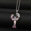 Mode kreeft hanger ketting met gekleurde zirkonia stenen op een zwarte leren achtergrond - Zilver Gekleurde Kreeft Stijl (CX22)