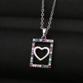 Elegante collana con cornice quadrata in zirconi colorati e ciondolo a cuore - Stile Cuore Argento (DX20)