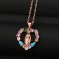 Detail van de Maagd Maria hart hanger met gekleurde zirkoonstenen op roségouden ketting - Roségoud Religieus Hart Stijl (CX34)