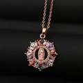 Roségouden ketting met Virgin Mary hanger en kleurrijke zirkonia op zwart leer - Roségoud Religieuze Straling Stijl (CX29)
