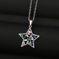 Chique zilveren sterrenketting met kleurrijke zirkoon hanger op zwarte lederen achtergrond - Zilver Gekleurde Ster Stijl (CX25)