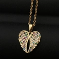 Gouden hart-vleugel hanger ketting met veelkleurige zirkonia op zwarte achtergrond - Goud Gekleurde Vleugels Hart Stijl (CX27)