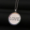 Zilveren ketting met LOVE-hanger voorzien van pave-zirkonia en regenboogstenen - Zilver LOVE Ronde Plaat Stijl (CX31)