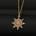 Regenboog zonnehanger ketting met goudkleurige afwerking en gekleurde kristallen op zwart - Goud Zonnester Stijl (CX39)