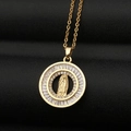 Vergulde ketting met Maagd Maria hanger voorzien van een dubbele rij glanzende kristallen - Goud Religieuze Dubbellaagse Stijl (CX23)