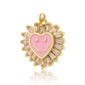 Makroaufnahme von Herzanhänger mit rosa Emaille-Smiley und Baguette-Zirkon-Steinen - Rosa