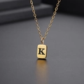 Makroaufnahme einer goldenen Buchstabe K Halskette mit langlebiger Gliederkette - Buchstabe K-Gold(Kette 45CM)