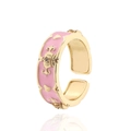 Verstellbarer Goldring mit rosa Emaille, Kronenmotiven und Lilien im Retro-Stil - Hellrosa (J620-8)
