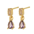 Dettaglio di orecchini d'oro con zirconi rettangolari e pietre viola a forma di goccia - Viola (E696-5)