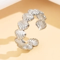 Bague ajustable en acier inoxydable argenté avec design coquillage et fini poli - Argent (J03649)