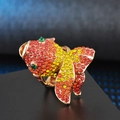 Bague poisson rouge vintage avec strass colorés sur un anneau en métal doré - US 7 / Or