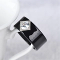 Anello alla moda in ceramica nera con incastonatura halo quadrata di diamanti per coppie - Stile Pietra Tonda (Anello Nero B)