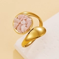 Bague en acier inoxydable doré 18 carats avec pierres roses et détail goutte - Opale rose