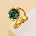 Bague ajustable en acier doré 18K avec malachite verte et détail en forme de goutte - Malachite