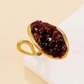 Bague vintage en acier inoxydable doré avec pierres naturelles concassées rouges - Grenat