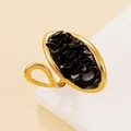 Bague ouverte dorée vintage avec incrustation ovale de pierres noires - Obsidienne