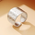 Punk-Stil breiter Schlangen-Relief-Ring aus poliertem Edelstahl mit verstellbarem Design - Breites Wellenmuster-Schlangenstil (J03051) / Silber