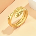 Doppellagiger goldener Schlangenring im Retro-Punk-Stil mit realistischen Schuppendetails - Strassbesetzter Schlangenstil (J02972) / Gold