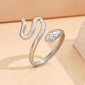 Polierter silberner Schlangenring mit geometrischem Muster und eleganter Wellenform - Windender Schlangenstil (J03177) / Silber