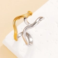Minimalistische golvende open ring in goud en zilver met onregelmatig gestroomlijnd design - Gestroomlijnde Golf Kruis Open Stijl (J03223)