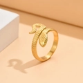 Verstellbarer goldener Schlangenring mit realistischer Schuppentextur und Wickeldesign - Schachbrett-Schuppen-Schlangenstil (J02912) / Gold