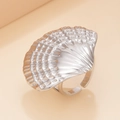 Bague coquillage argentée en acier inoxydable avec design à bande ouverte ajustable - Argent (J03560)
