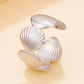 Bague coquillage argentée avec détails texturés et ouverture ajustable pour femme - Argent (J03662)