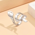Verstellbarer silberner Schlangenring aus Titanstahl mit poliertem Spiraldesign - Spiralförmiger Schlangenstil (J03243) / Silber