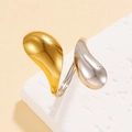 Tweekleurige goud en zilver gestroomlijnde wikkelring met gepolijste druppelvormen - Volle Gebogen Traan Wikkelstijl (J03322)