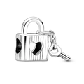 Ciondolo lucchetto e chiave in argento con cuore e trama a righe per bracciali DIY - 014: Lucchetto a Cuore Svuotato a Strisce Argento con Chiave