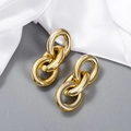 Modische goldene klobige Acryl-Kettenglieder-Ohrringe mit hochglänzender Metallstruktur - Doppelter Ineinandergreifender Ringstil (A343) / Gold
